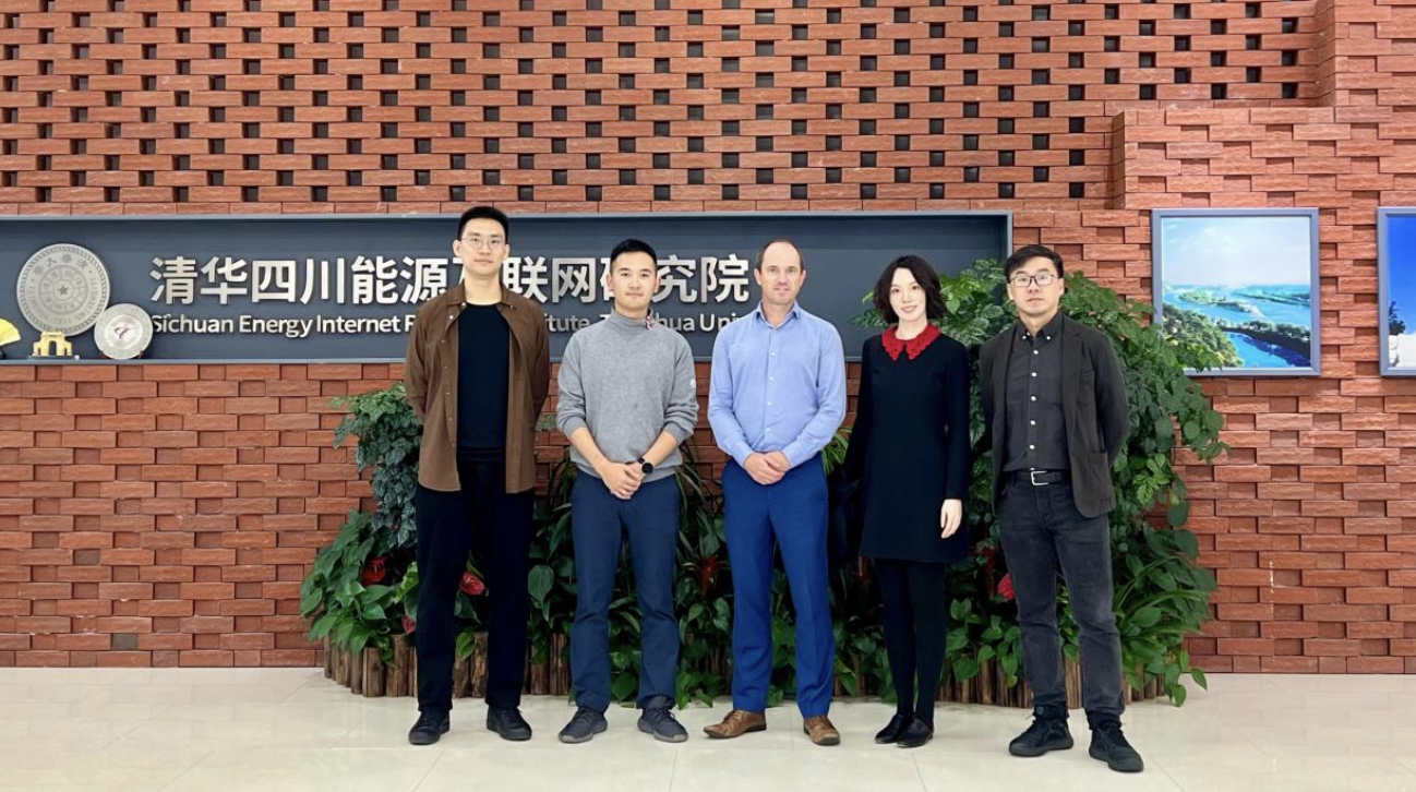 英国驻重庆总领事馆副总领事Tim Standbrook一行到访清华四川院