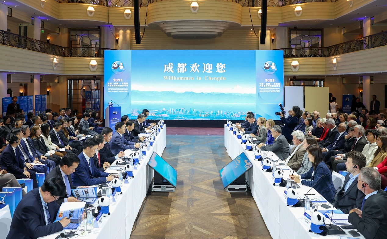 清华四川院亮相2025中国（成都）—慕尼黑产业合作与对接洽谈会，助力中德绿色低碳合作