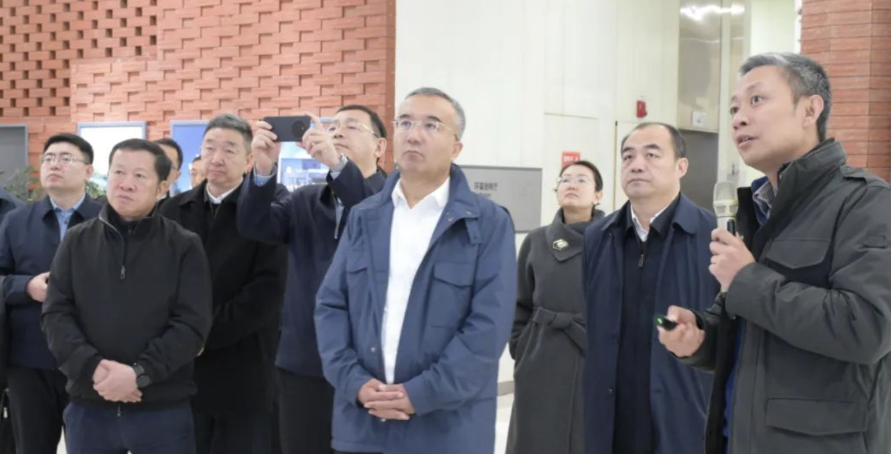 新疆维吾尔自治区人民政府副主席凯赛尔·阿不都克热木一行到清华四川院调研