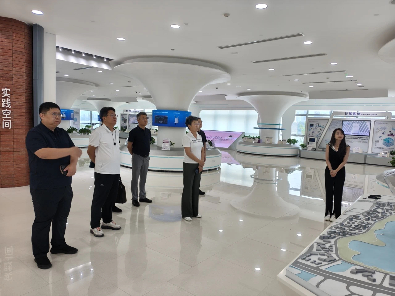 河北省邢台经济开发区领导到清华四川院调研交流